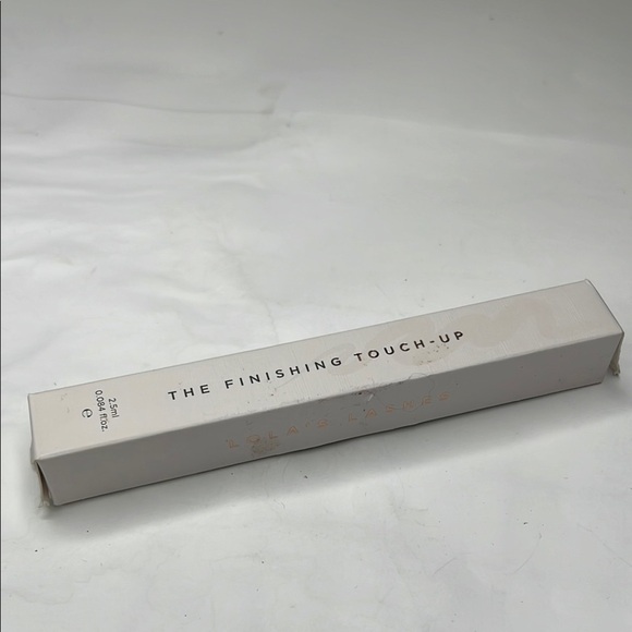 Lola’s Lashes The Finishing Touch-Up Remover Pen for Smudges - Picture 3 of 6